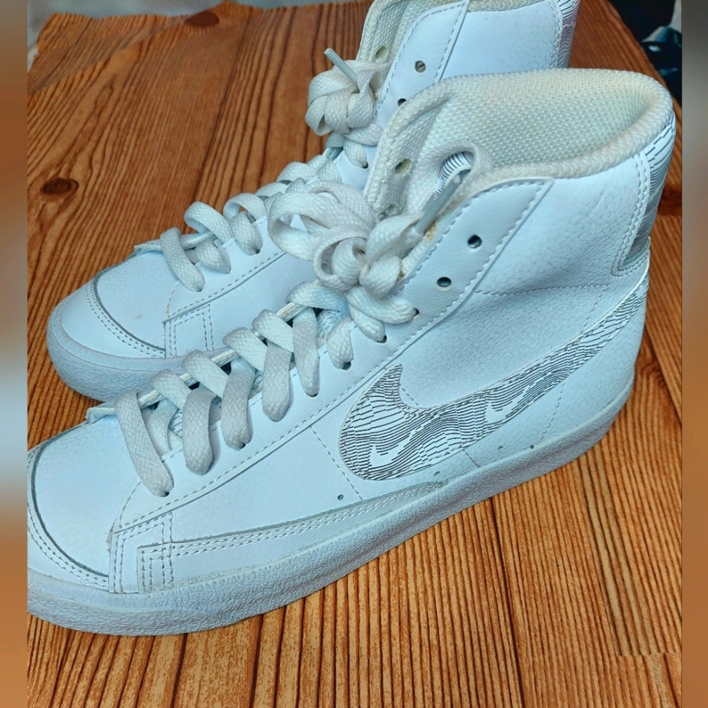 Nike Blazer Mid 77 size 5Y